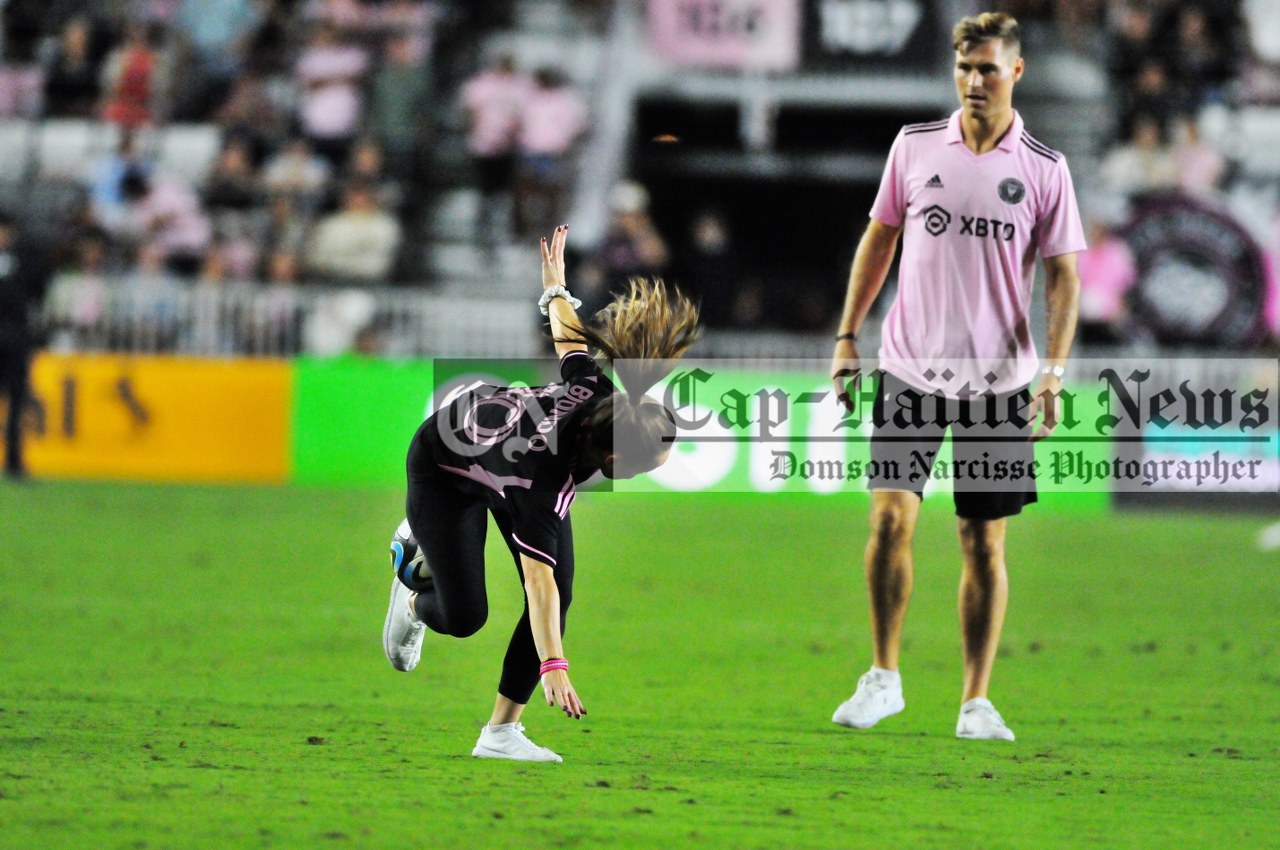 Fútbol Freestyler Laura Biondo Breaks Two Guinness World Records at DRV PNK Stadium