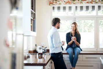 Comment cinq minutes et un café peuvent transformer votre relation