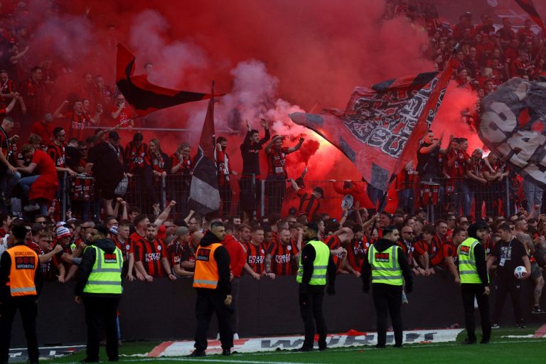 Xabi Alonso et le Leverkusen détrônent le Bayern de Munich après 11 ans et remportent pour la première fois de leur histoire la Bundesliga.  Portrait d’un success collectif historique.