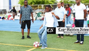 Match de gala – Melchie Durmonay donne le coup d’envoi du match  organisé entre Little Haiti FC et Agapê Football club