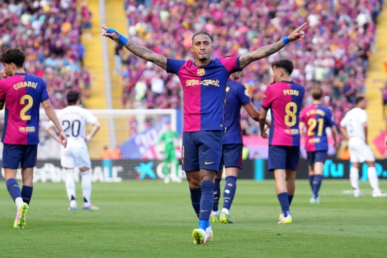 Barça s’impose 4-3 face au Real Madrid pour la quatrième fois de la saison et fonce vers le titre, au rythme d’un Clasico digne d’une finale de Liga