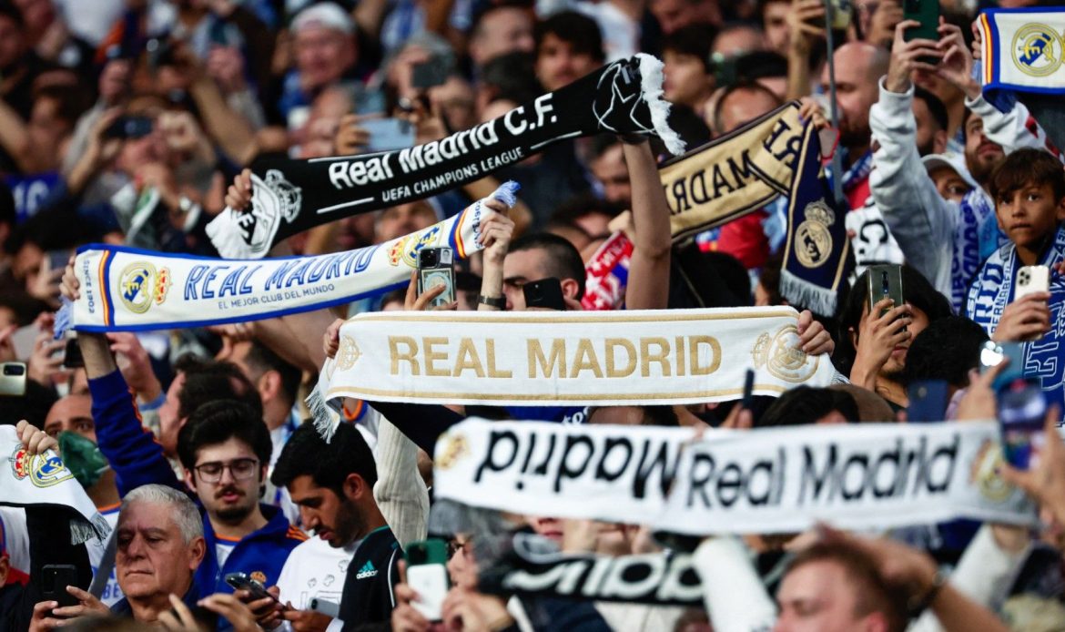 𝗟𝗲𝘀 𝘀𝘂𝗽𝗽𝗼𝗿𝘁𝗲𝗿𝘀 𝗺𝗮𝗱𝗿𝗶𝗹𝗲̀𝗻𝗲𝘀 𝗮𝘃𝗲𝗰 𝗫𝗮𝗯𝗶, 𝗩𝗶𝗻𝗶́𝗰𝗶𝘂𝘀 𝗮𝘂 𝗰œ𝘂𝗿 𝗱𝘂 𝗱𝗲́𝗯𝗮𝘁