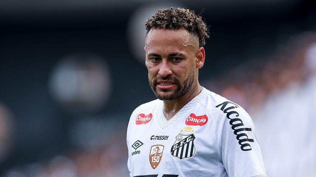 Neymar subit une opération chirurgicale réussie après avoir fait une promesse pour la Coupe du monde