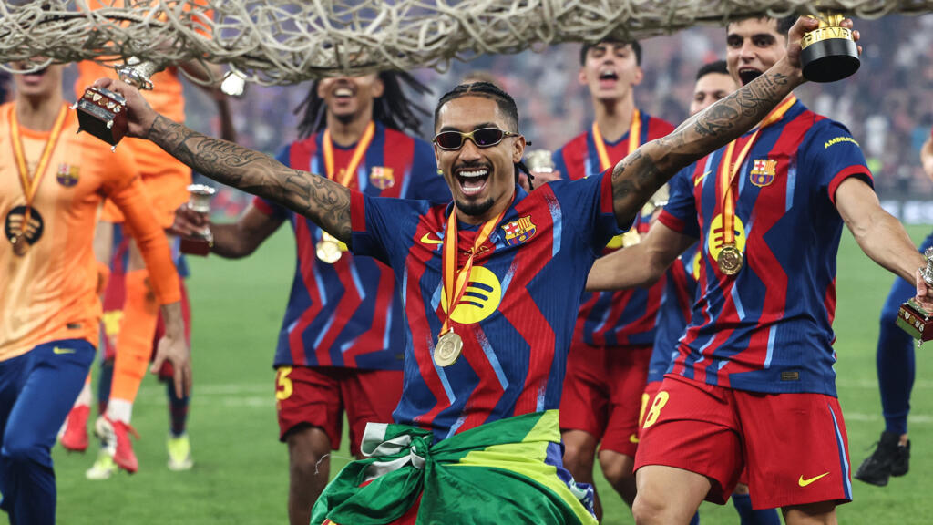 𝗥𝗮𝗽𝗵𝗶𝗻𝗵𝗮 𝗲𝗻 𝗽𝗮𝘁𝗿𝗼𝗻, 𝗹𝗲 𝗕𝗔𝗥𝗖̧𝗔 𝗰𝗼𝗻𝘀𝗲𝗿𝘃𝗲 𝘀𝗮 𝗰𝗼𝘂𝗿𝗼𝗻𝗻𝗲 𝗲𝗻 𝗦𝘂𝗽𝗲𝗿𝗰𝗼𝘂𝗽𝗲 𝗱’𝗘𝘀𝗽𝗮𝗴𝗻𝗲 (𝟯-𝟮) 𝗳𝗮𝗰𝗲 𝗮𝘂 𝗥𝗲́𝗮𝗹 𝗠𝗮𝗱𝗿𝗶𝗱, 𝗿𝗶𝘃𝗮𝗹 𝗲́𝘁𝗲𝗿𝗻𝗲𝗹, 𝗱𝗮𝗻𝘀 𝘂𝗻 𝗖𝗹𝗮𝘀𝗶𝗰𝗼 𝗲́𝗹𝗲𝗰𝘁𝗿𝗶𝗾𝘂𝗲