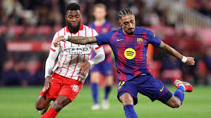 𝗚𝗲́𝗿𝗼𝗻𝗲 𝘁𝗿𝗶𝗼𝗺𝗽𝗵𝗮𝗹𝗲 𝗮̀ 𝗠𝗼𝗻𝘁𝗶𝗹𝗶𝘃𝗶 𝘀’𝗲́𝗹𝗼𝗶𝗴𝗻𝗲 𝗱𝗲 𝗹𝗮 𝘇𝗼𝗻𝗲 𝗿𝗼𝘂𝗴𝗲 𝗲𝘁 𝗲𝗻𝗳𝗼𝗻𝗰𝗲 𝘂𝗻 𝗕𝗮𝗿𝗰̧𝗮 𝗲𝗻 𝗽𝗹𝗲𝗶𝗻𝗲 𝗰𝗿𝗶𝘀𝗲