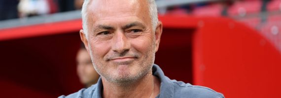 José Mourinho laisse entendre qu&rsquo;il pourrait quitter Benfica en critiquant de manière voilée les normes d&rsquo;arbitrage de la Liga Portugal