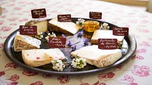 « Il augmente le taux de mauvais cholestérol » : voici le pire fromage pour la santé, selon une diététicienne