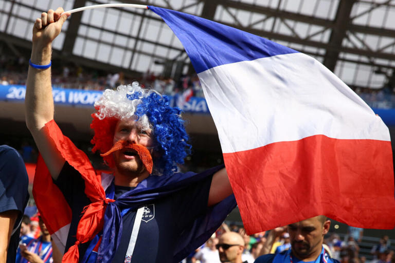 « C&rsquo;est le voyage d&rsquo;une vie » : ces Français prêts à débourser jusqu&rsquo;à 10 000 € pour suivre les Bleus au Mondial 2026