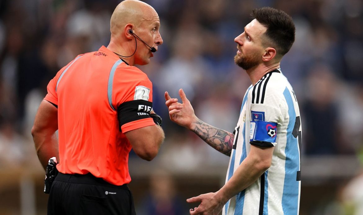 La Fédération algérienne de football a déposé une plainte officielle auprès de la FIFA, accusant l’arbitrage de favoriser Lionel Messi