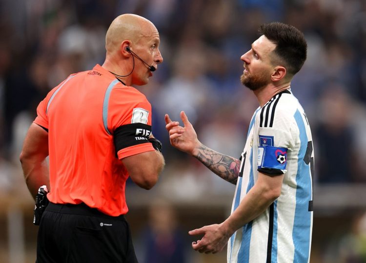 La Fédération algérienne de football a déposé une plainte officielle auprès de la FIFA, accusant l’arbitrage de favoriser Lionel Messi
