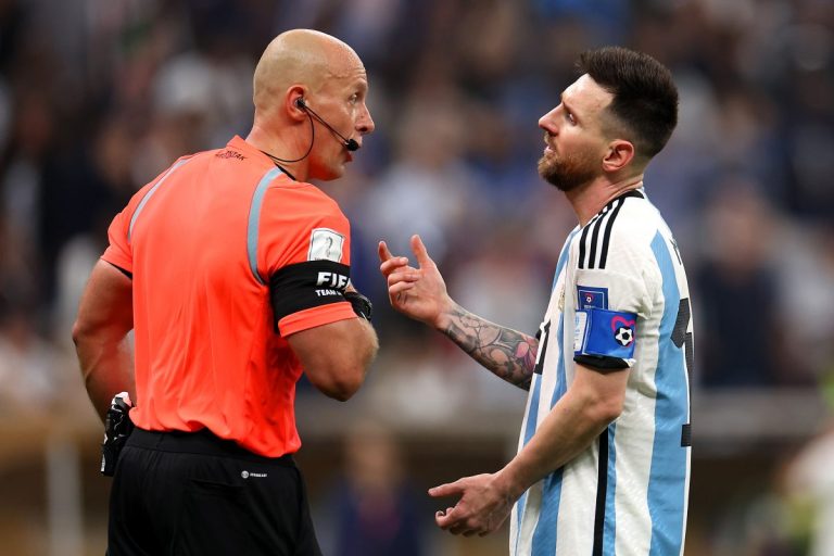 La Fédération algérienne de football a déposé une plainte officielle auprès de la FIFA, accusant l’arbitrage de favoriser Lionel Messi