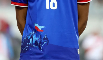 La FIFA interdit un motif controversé : Haïti doit changer de maillot avant le coup d’envoi de la Coupe du monde