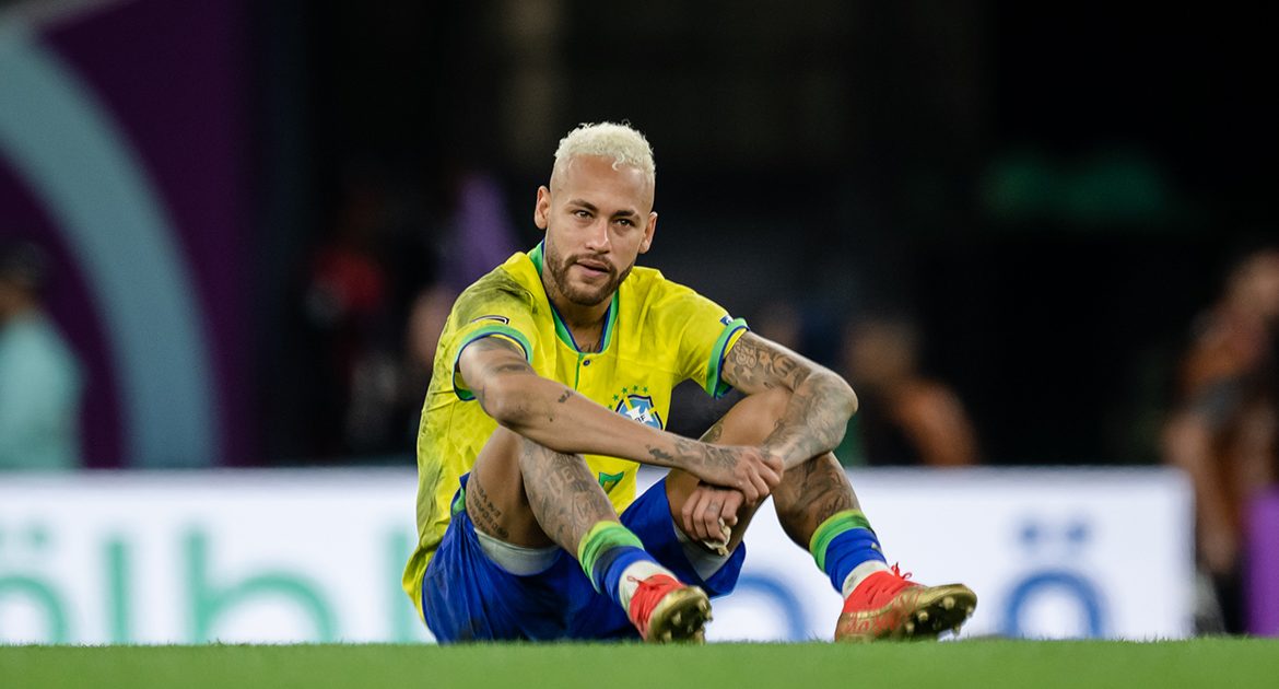 Neymar a fondu en larmes après sa brève entrée en jeu avec le Brésil lors de la victoire en Coupe du monde face à l’Écosse