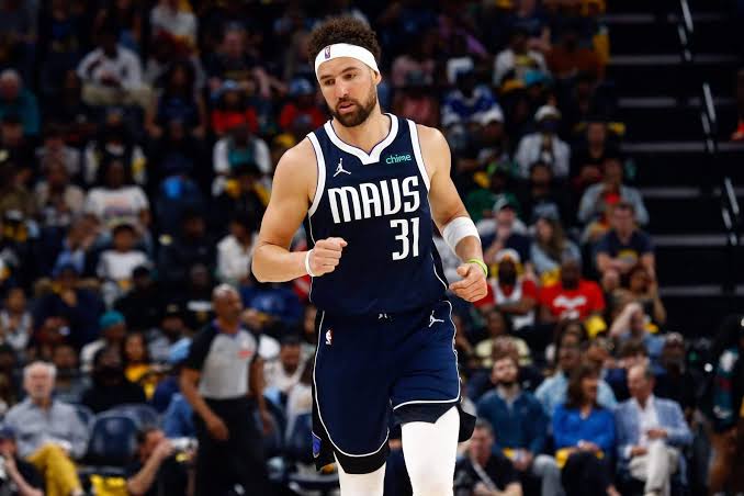 Pat Riley voit beaucoup plus qu’un shooteur en Klay Thompson