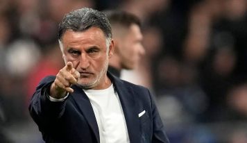 Football : après un doigt d’honneur, Christophe Galtier voit rouge et est expulsé