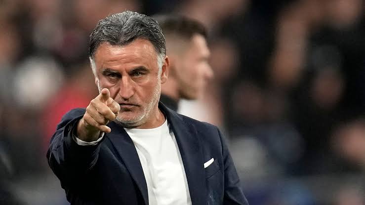 Football : après un doigt d’honneur, Christophe Galtier voit rouge et est expulsé