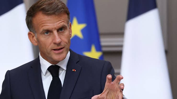 Emmanuel Macron peut-il annuler l’élection présidentielle si la France entre en guerre ?