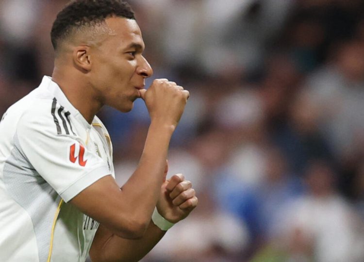 Cristiano dans le viseur : Mbappé réalise un exploit historique par la grande porte du Clasico