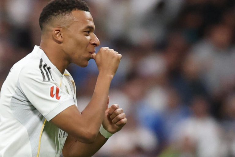 Cristiano dans le viseur : Mbappé réalise un exploit historique par la grande porte du Clasico