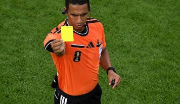 Un arbitre marocain pour diriger la finale explosive de la « Coupe du Golfe 27 » entre l&rsquo;Arabie saoudite et les Émirats arabes unis