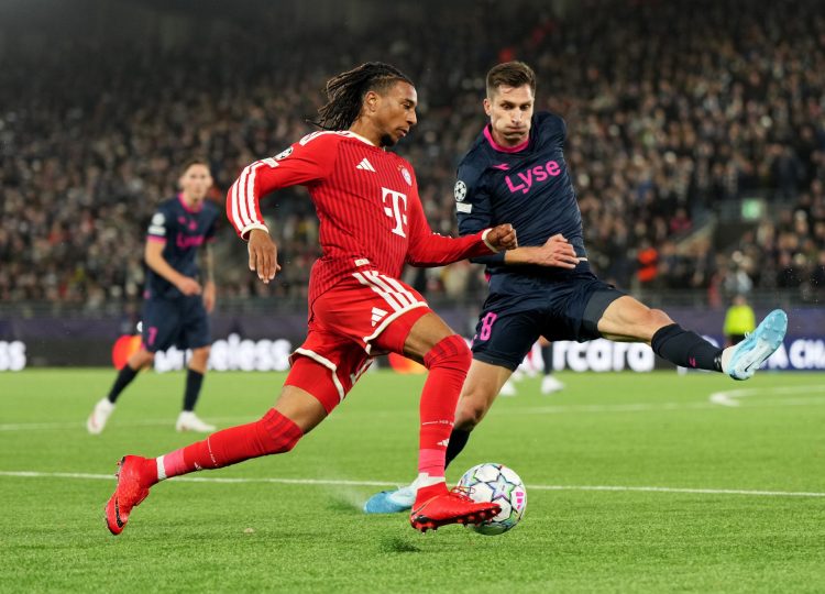 Un coup de sang qui coûte cher: Michael Olise expulsé pour avoir jeté le ballon à la tête d&rsquo;un adversaire