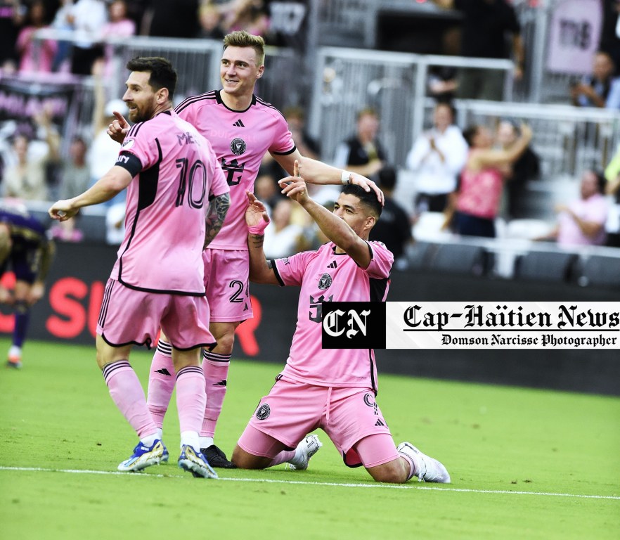 En image:La célébration des "hérons" Luis Suarez surnommé  El pisterolero,un doublé en MLS